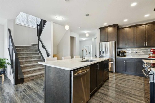 331 Hillcrest Heights Sw, Airdrie, AB - Indoor Photo Showing Kitchen With Upgraded Kitchen