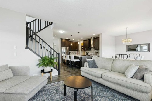 331 Hillcrest Heights Sw, Airdrie, AB - Indoor Photo Showing Living Room