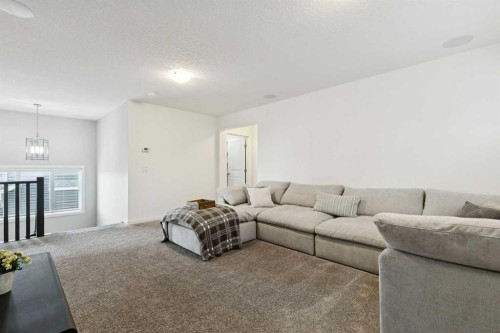 331 Hillcrest Heights Sw, Airdrie, AB - Indoor Photo Showing Living Room