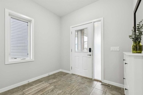 331 Hillcrest Heights Sw, Airdrie, AB - Indoor Photo Showing Other Room