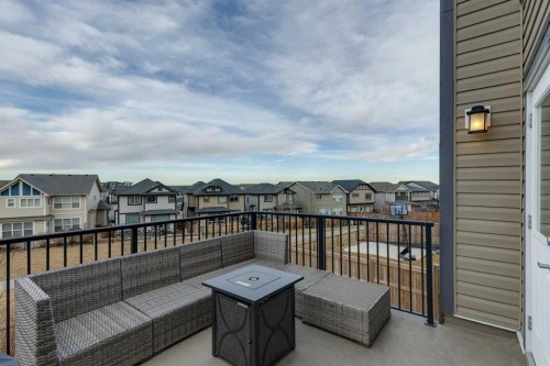 331 Hillcrest Heights Sw, Airdrie, AB - Outdoor With Exterior
