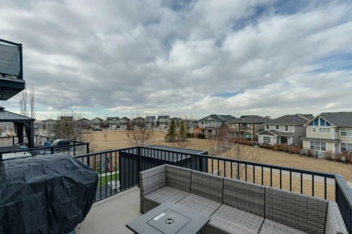 331 Hillcrest Heights Sw, Airdrie, AB - Outdoor