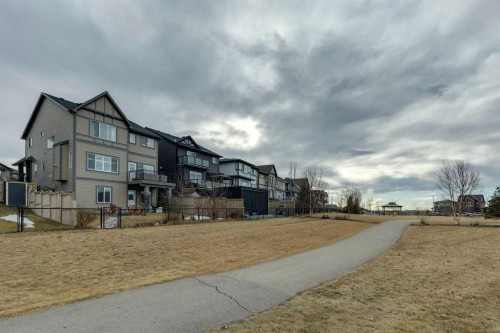 331 Hillcrest Heights Sw, Airdrie, AB - Outdoor