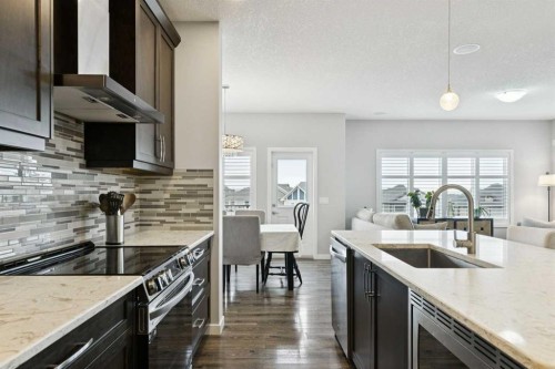 331 Hillcrest Heights Sw, Airdrie, AB - Indoor Photo Showing Kitchen With Upgraded Kitchen