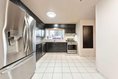 9136 Allison Drive Se, Calgary, AB - Indoor Photo Showing Kitchen