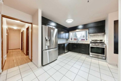 9136 Allison Drive Se, Calgary, AB - Indoor Photo Showing Kitchen