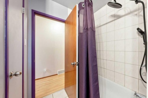 9136 Allison Drive Se, Calgary, AB - Indoor Photo Showing Bathroom