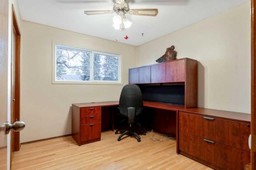 9136 Allison Drive Se, Calgary, AB - Indoor Photo Showing Office