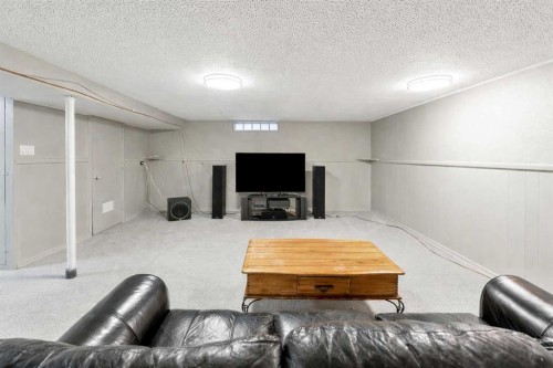 9136 Allison Drive Se, Calgary, AB - Indoor