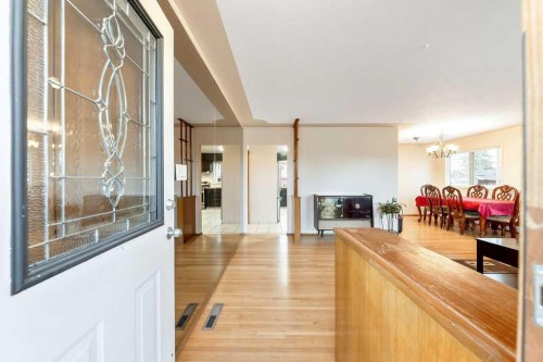 9136 Allison Drive Se, Calgary, AB - Indoor