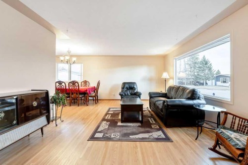 9136 Allison Drive Se, Calgary, AB - Indoor Photo Showing Living Room