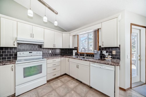 32 West Mackay Crescent, Cochrane, AB - Indoor
