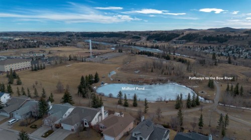 32 West Mackay Crescent, Cochrane, AB - Outdoor