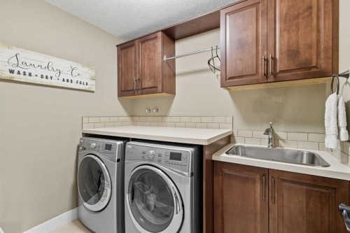 41 Evergreen Mount Sw, Calgary, AB - Indoor Photo Showing Laundry Room