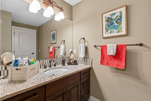 41 Evergreen Mount Sw, Calgary, AB - Indoor Photo Showing Bathroom