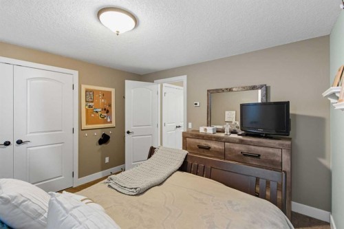 41 Evergreen Mount Sw, Calgary, AB - Indoor Photo Showing Bedroom