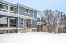 17-2210 Oakmoor Drive SW Calgary, AB T2V 4R4