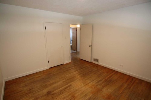 4008 2 Street Nw, Calgary, AB - Indoor Photo Showing Other Room