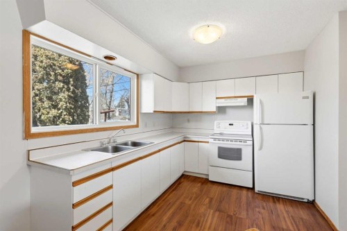 4314 54 Avenue, Olds, AB - Indoor Photo Showing Kitchen With Double Sink