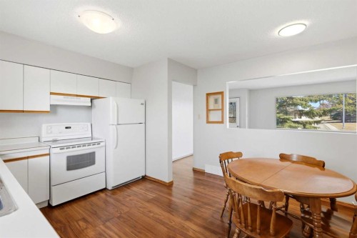 4314 54 Avenue, Olds, AB - Indoor Photo Showing Kitchen