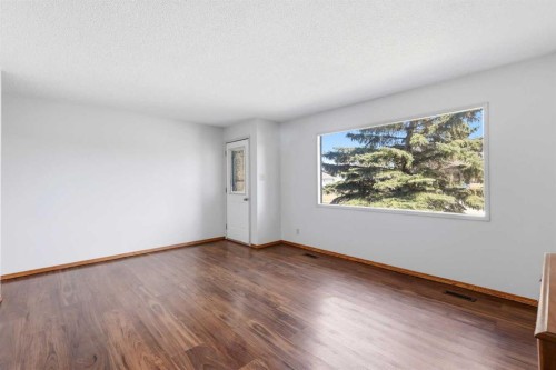 4314 54 Avenue, Olds, AB - Indoor Photo Showing Other Room