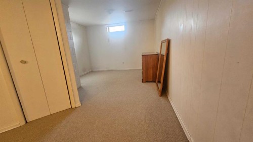 4 Clarendon Road Nw, Calgary, AB - Indoor Photo Showing Other Room