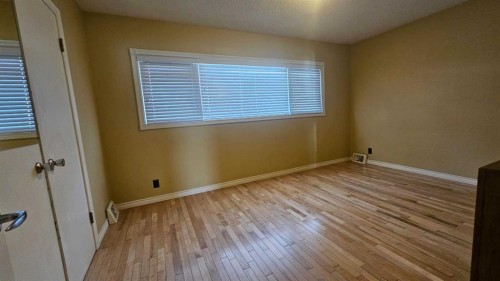 4 Clarendon Road Nw, Calgary, AB - Indoor Photo Showing Other Room