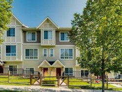 958 Sherwood Boulevard NW Calgary, AB T3R 0V3