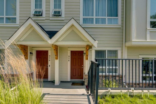 958 Sherwood Boulevard Nw, Calgary, AB - Outdoor