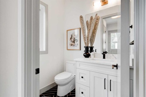 4615 82 Street Nw, Calgary, AB - Indoor Photo Showing Bathroom