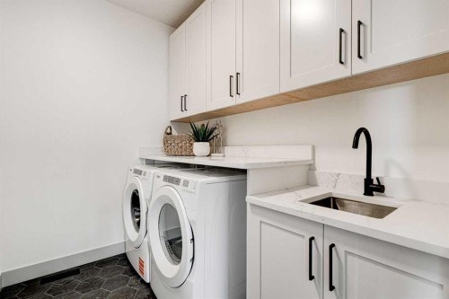 4615 82 Street Nw, Calgary, AB - Indoor Photo Showing Laundry Room