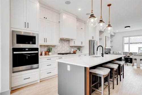4615 82 Street Nw, Calgary, AB - Indoor Photo Showing Kitchen With Upgraded Kitchen