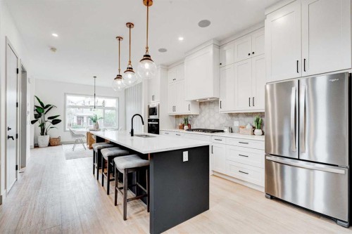 4615 82 Street Nw, Calgary, AB - Indoor Photo Showing Kitchen With Upgraded Kitchen