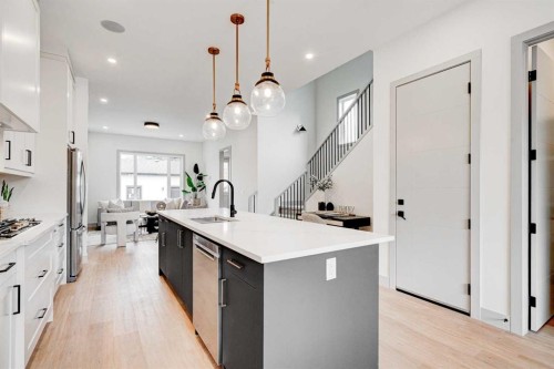 4615 82 Street Nw, Calgary, AB - Indoor Photo Showing Kitchen With Upgraded Kitchen