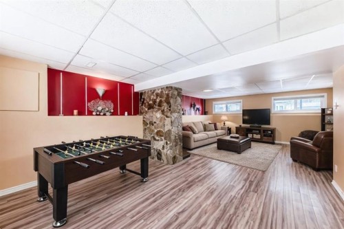 236 Pinecliff Way Ne, Calgary, AB - Indoor