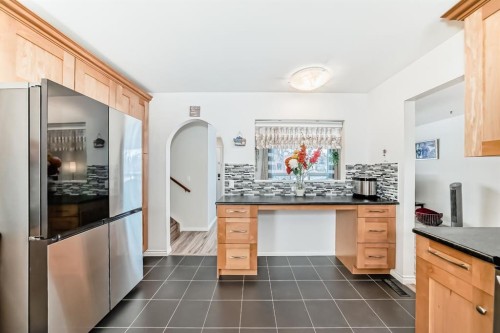 236 Pinecliff Way Ne, Calgary, AB - Indoor Photo Showing Kitchen