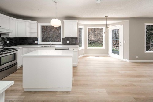 79 Hamptons Heights Nw, Calgary, AB - Indoor Photo Showing Kitchen