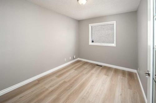 79 Hamptons Heights Nw, Calgary, AB - Indoor Photo Showing Other Room