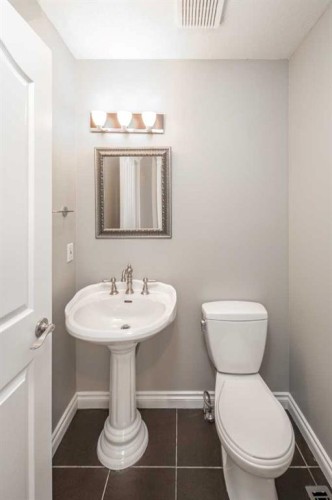 79 Hamptons Heights Nw, Calgary, AB - Indoor Photo Showing Bathroom