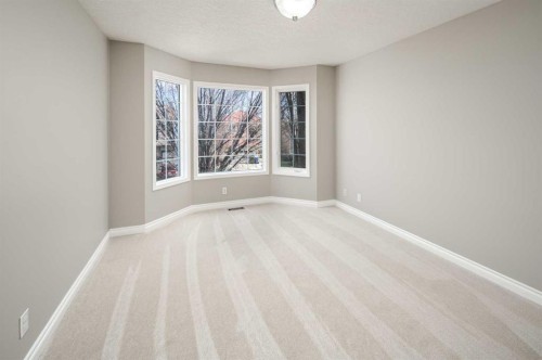 79 Hamptons Heights Nw, Calgary, AB - Indoor Photo Showing Other Room