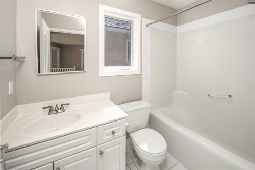 79 Hamptons Heights Nw, Calgary, AB - Indoor Photo Showing Bathroom