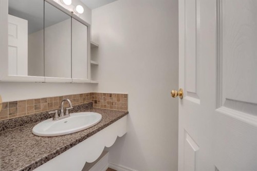 23-73 Glenbrook Crescent, Cochrane, AB - Indoor Photo Showing Bathroom