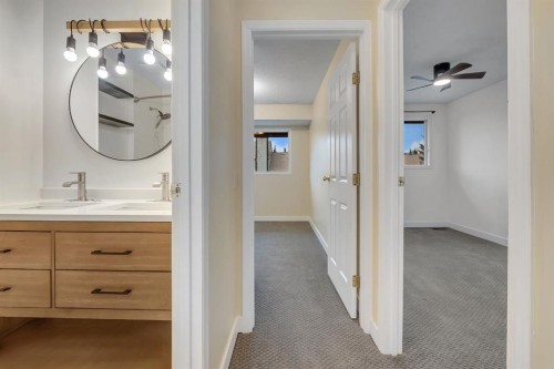 23-73 Glenbrook Crescent, Cochrane, AB - Indoor Photo Showing Bathroom