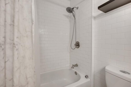 23-73 Glenbrook Crescent, Cochrane, AB - Indoor Photo Showing Bathroom