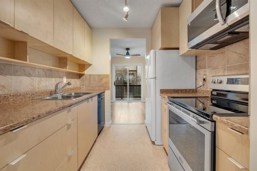 23-73 Glenbrook Crescent, Cochrane, AB - Indoor Photo Showing Kitchen With Double Sink