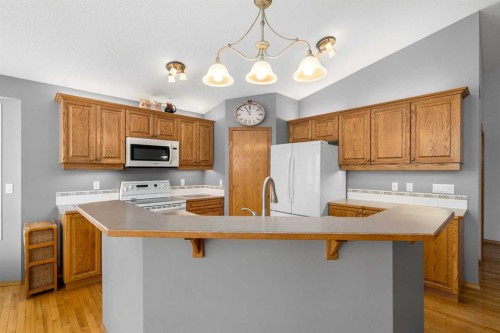 310 Riverside Garden Nw, High River, AB - Indoor Photo Showing Kitchen