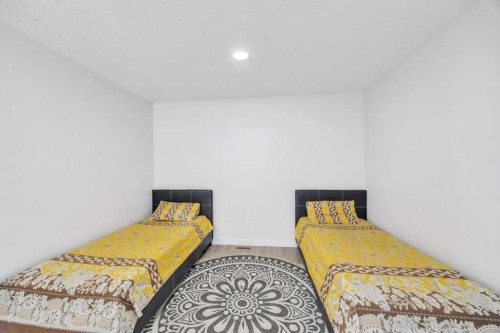 1612 Rangeview Drive Se, Calgary, AB - Indoor Photo Showing Bedroom