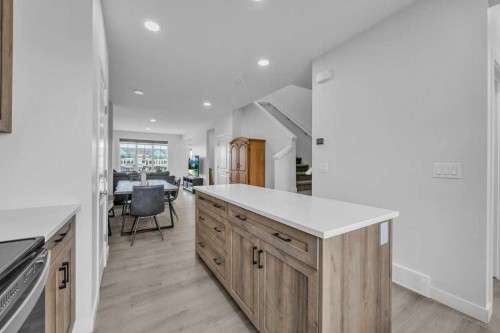 1612 Rangeview Drive Se, Calgary, AB - Indoor Photo Showing Kitchen