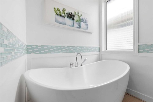 2026 High Country Rise Nw, High River, AB - Indoor Photo Showing Bathroom