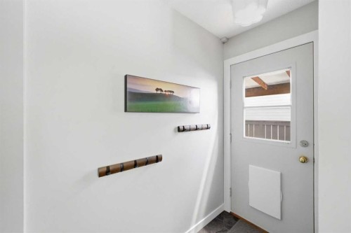 447 Berkley Crescent Nw, Calgary, AB - Indoor Photo Showing Other Room